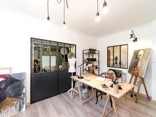 Appartement d'artiste à Cauderan, CAROLE HEINRICH SARL CAROLE HEINRICH SARL オリジナルデザインの 書斎