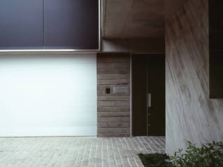 HIROO FLAT 裏手の広大な森を借景とした住まい, JWA，Jun Watanabe & Associates JWA，Jun Watanabe & Associates บ้านและที่อยู่อาศัย