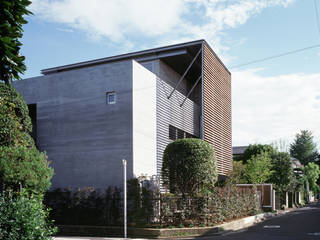 ひばりが丘、ギャラリーを意識した住まい、杉板化粧型枠コンクリート打ち放し外壁, JWA，Jun Watanabe & Associates JWA，Jun Watanabe & Associates Modern Houses
