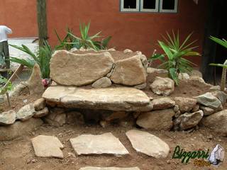 Bancos de pedra no jardim e paisagismo , Bizzarri Pedras Bizzarri Pedras Rustic style garden