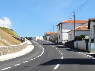 Empreitada de Reabilitação e criação dos arruamentos do Concelho, PE. Projectos de Engenharia, LDa PE. Projectos de Engenharia, LDa أرضيات