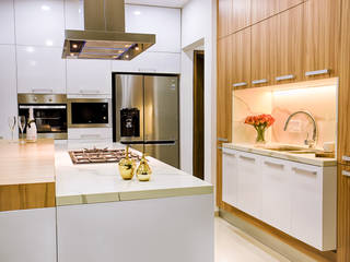 RESIDENCIA EN CANCUN, MX, Luis Escalante Interiorismo Luis Escalante Interiorismo Cocinas integrales Compuestos de madera y plástico