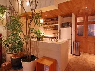 Apartment in tamagawa, Mimasis Design／ミメイシス デザイン Mimasis Design／ミメイシス デザイン Rustic style kitchen Marble White