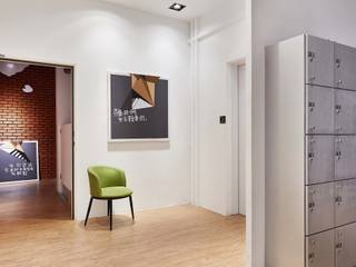 在游大俠裡找自己, 舍子美學設計有限公司 舍子美學設計有限公司 Stairs