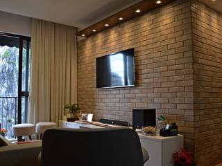 Reforma Apartamento Botafogo, StudioTrans.Forma StudioTrans.Forma Modern living room Bricks