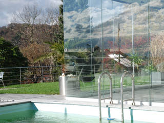 Rahmenlose Schiebetüren für ein Poolhaus in Linz, Schmidinger Wintergärten, Fenster & Verglasungen Schmidinger Wintergärten, Fenster & Verglasungen Jardines de invierno modernos Vidrio