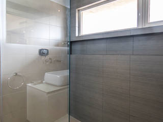 Bathroom Design Group Latinamerica Modern Bathroom Bathtubs & showers