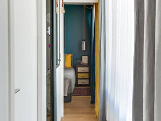 Appartement Paris V, Anne Lapointe Chila Anne Lapointe Chila Modern corridor, hallway & stairs