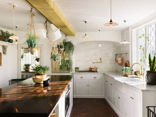 The Mill House Kitchen by deVOL, deVOL Kitchens deVOL Kitchens Mediterranean style kitchen Solid Wood White