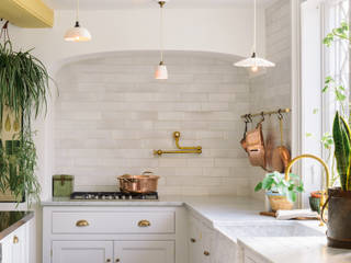 The Mill House Kitchen by deVOL, deVOL Kitchens deVOL Kitchens Mediterranean style kitchen Solid Wood White