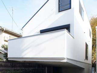 跳ね出しの家, 一級建築士事務所A-SA工房 一級建築士事務所A-SA工房 Einfamilienhaus Weiß