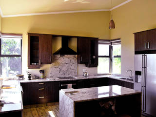 Jax Meyer Kitchen & BIC's, Capital Kitchens cc Capital Kitchens cc Einbauküche Holz Braun
