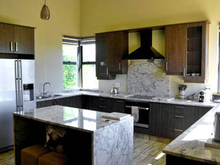 Jax Meyer Kitchen & BIC's, Capital Kitchens cc Capital Kitchens cc Modern kitchen Wood Brown