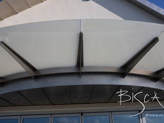 Glass and Steel Semi-Circular Canopy, Bisca Staircases Bisca Staircases 獨棟房 玻璃