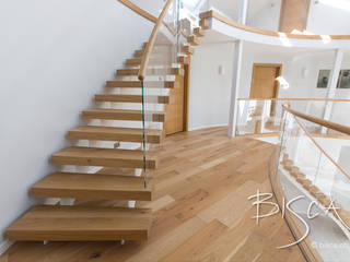 Painted Twin Stringer Stair with Glass Balustrade, Bisca Staircases Bisca Staircases Treppe Holz Holznachbildung