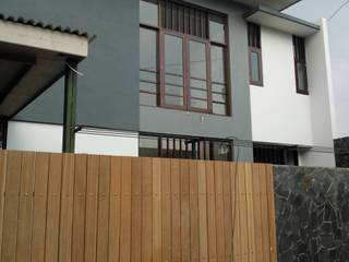 Cipaku House, Kahuripan Architect Kahuripan Architect Single family home Bricks