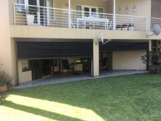 Fabric Awnings-Slide Track motorised, CASA Living CASA Living Balkon, Beranda & Teras Modern Aluminium/Seng Brown