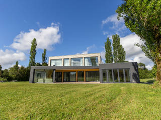 House by the lagoon, BOOM studio BOOM studio Pareti & Pavimenti in stile moderno Legno Effetto legno