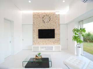 白い家, Style Create Style Create 现代客厅設計點子、靈感 & 圖片 磁磚 White
