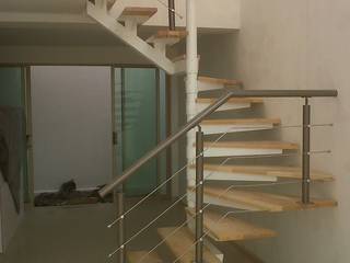 Escalera recta en U modelo MILAN, HELIKA Scale HELIKA Scale Stairs Wood Multicolored