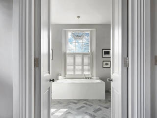 Stunning shutters to match a stunning Richmond home, Plantation Shutters Ltd Plantation Shutters Ltd حمام خشب Wood effect