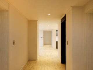 광장동 워커힐 아파트 56py, Design Daroom 디자인다룸 Design Daroom 디자인다룸 Modern Corridor, Hallway and Staircase