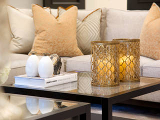 Home accessories and furniture selected by expert interior designers, Design by UBER Design by UBER Modern living room