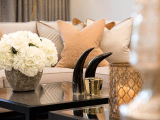 Home accessories and furniture selected by expert interior designers, Design by UBER Design by UBER Modern living room