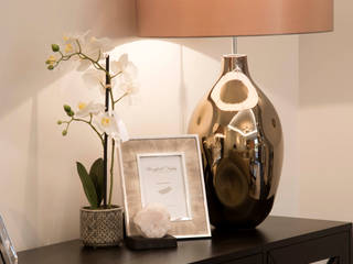 Home accessories and furniture selected by expert interior designers, Design by UBER Design by UBER Modern houses