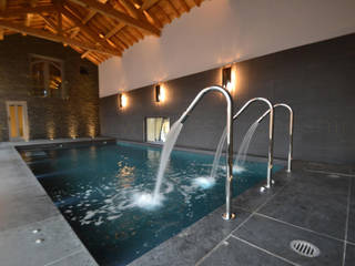 Stunning In-Residence Pool Designs, Design by UBER Design by UBER Modern pool