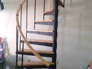 Escalera caracol modelo SIDNEY, HELIKA Scale HELIKA Scale Escadas Ferro/Aço Multicolor