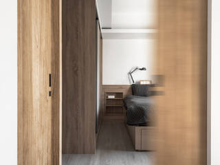 淡水朱宅, 湜湜空間設計 湜湜空間設計 Minimalist bedroom Wood Wood effect