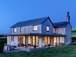 A Cottage that Offers Contemporary Living: Laurel House, CaSA Architects CaSA Architects Nhà