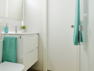 Un mini baño reformado, Noelia Villalba Interiorista Noelia Villalba Interiorista Baños de estilo moderno