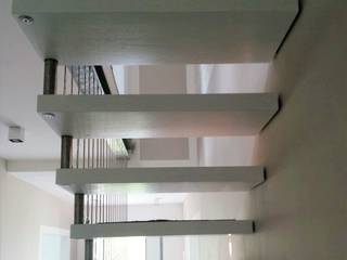 Installazioni Scala a Giorno, VERSILIA SCALE VERSILIA SCALE Modern corridor, hallway & stairs