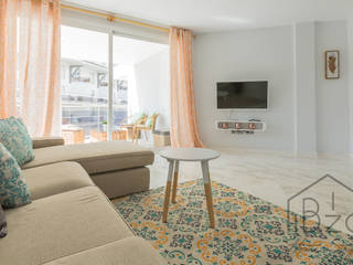 Home Staging Apartamento Edifico Bahía. Marina Botafoch, ROX & IRE IBIZA SL ROX & IRE IBIZA SL غرفة المعيشة