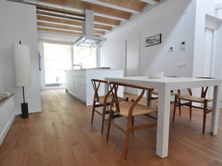 Reforma y ampliación de una casa en Blanes: Ca's Bouer, LaBoqueria Taller d'Arquitectura i Disseny Industrial LaBoqueria Taller d'Arquitectura i Disseny Industrial Modern dining room Wood Wood effect