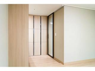 시범 호반베르디움 욕실도어 - 위드지스 슬라이딩 도어 시공 , WITHJIS(위드지스) WITHJIS(위드지스) Modern style doors