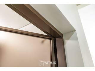 유엔빌리지 단독주택 시공사례, WITHJIS(위드지스) WITHJIS(위드지스) Modern style doors