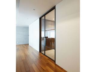 서울숲 갤러리아 포레, 양개스윙도어, WITHJIS(위드지스) WITHJIS(위드지스) Modern style doors