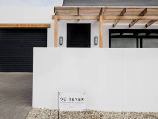 Project: Volstruis Ave, Yzerfontein, de Beyer Design Studio de Beyer Design Studio Single family home