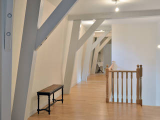 Agencement de chambres d’hôtes, Delphine G Design Delphine G Design Corridor, hallway & stairs