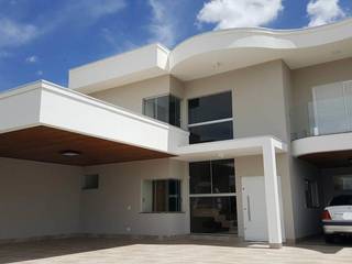 Sobrado em condomínio horizontal, Monteiro arquitetura e interiores Monteiro arquitetura e interiores 獨棟房