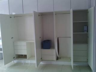 Wall Mount Cabinet, Sam Contractors Ipoh Sam Contractors Ipoh Moderne Schlafzimmer Holzspanplatte