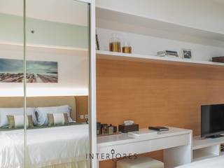 Kemang Village - Studio Apartment, INTERIORES - Interior Consultant & Build INTERIORES - Interior Consultant & Build Minimalist bedroom Plywood