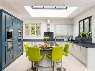 Mr & Mrs A, Camberley, Raycross Interiors Raycross Interiors Built-in kitchens Blue