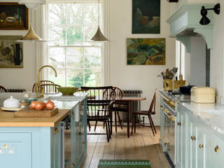 The York Townhouse Kitchen by deVOL, deVOL Kitchens deVOL Kitchens Classic style kitchen Solid Wood Blue