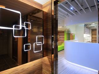 Dr. Lawrence Medical Practice, FINGO DESIGN & ASSOCIATES LTD. FINGO DESIGN & ASSOCIATES LTD. Commercial spaces Glass