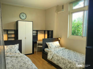 黑白色調雙人套房傢俱配置, 以恩室內裝修設計工程有限公司 以恩室內裝修設計工程有限公司 Moderne Schlafzimmer