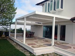 Pergola bioclimatica presso privato, Centro Arredotessile S.r.l. Centro Arredotessile S.r.l. Minimalist conservatory Aluminium/Zinc